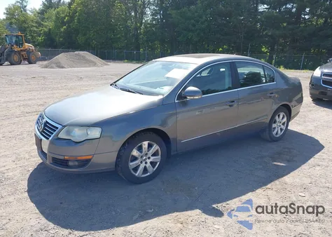2007 Volkswagen Passat 2.0T from USA, damaged, VIN WVWKK73C97P021674